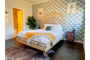 Image of Luxury Tri Level Townhome w\/ 2 Master Suites