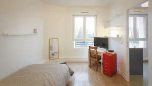 Image of Charming apartment, quiet, vue on a parc, two steps from La Défense, Paris !