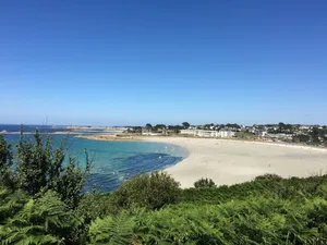 Image of \"Keramuze: comfortable sea-view gîte with terrace and small garden. Beach 200m away