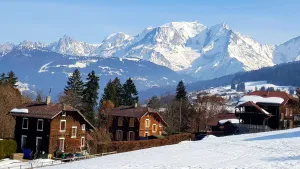 Image of Studio Apartment 'Les Montagnes' with Mountain View and Balcony