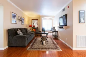 Image of Stylish & Comfy ~ 5★ Location, Office, ♛Queen Bed