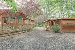 Image of Black Bear Holler Cabins\/Cozy Rustic Cabin just outside of Historic Murphy NC