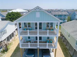 Image of New home w\/ huge pool, 2 min walk to beach!