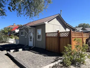 Image of Cheerful historic Townsend Park bungalow in the heart of downtown!
