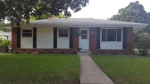 Image of Great for EAA rental!\nLess than 2.5 miles from EAA grounds!