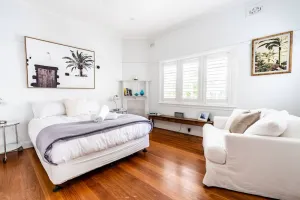 Image of The Little Palm - Prime Locale between Beach and Wharf