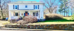 Image of Perfect Basecamp! 3b\/3bath Historic Downtown 🏡