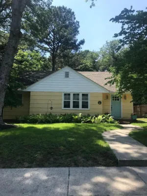 Image of The Cozy Yellow Cottage.