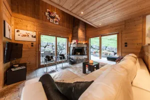 Image of Cosy, traditional chalet with outdoor hot tub and stunning views