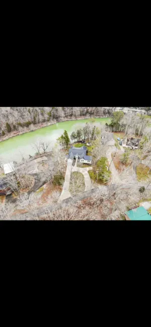 Image of Blackbeard’s Lakefront Bungalow - convenient location with year-round lake views