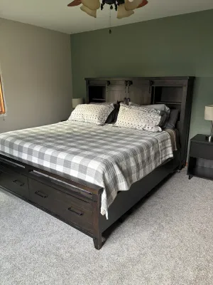 Image of Spacious Home that is close to EAA and Shopping.