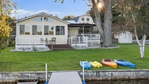 Image of Lakefront Chook Nook Cottage Dickerson Lake