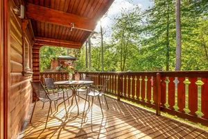 Image of Luxury log cabin with veranda nestled in Kenwick Park, Louth