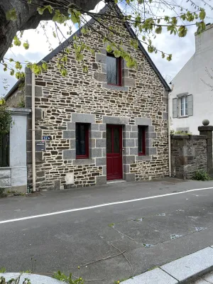 Image of Pretty town house ideally located 5 minutes' walk from the station.