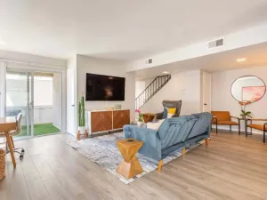 Image of Downtown Manhattan Beach 3 Bed Townhouse Parking