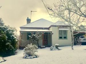 Image of Grevillea Cottage - Family and Group Getaways