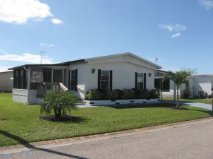 Image of 3 bedroom home with sunroom near Florida beaches