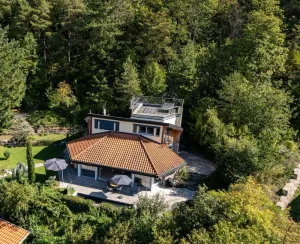 Image of Ferienhaus hoch über dem Taubertal mit fantastischem Weitblick, Dachterrasse, 2000m2 großem Grundstück und Kamin