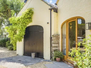 Image of A stunning split level luxury accommodation in the centre of the lovely Bidford-On-Avon.
