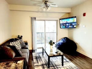 Image of Kozy King w\/ Patio- 4th Floor - Heart of CWE (424)