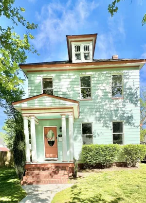 Image of Coastal family sized! Central to attractions!  Long term ask for rate. Workspace