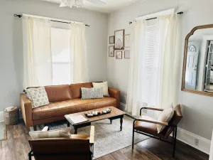 Image of The Broadway Cottage - Great Bend Downtown(Pet Friendly)