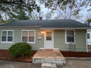 Image of Great location - 4 bedroom in quiet area