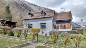 Image of House with large, quiet garden and beautiful mountain views