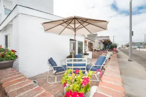 Image of Charming 1Br Beach Cottage W Large Patio One Block To Sand By Beachview Rentals