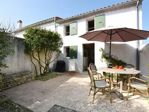 Image of Maison de Charme avec Cour, 2 Chambres, Cuisine Équipée, Proche Village St Clément des Baleines - FR-1-434-74