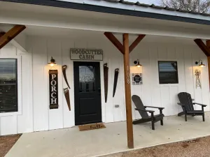Image of Woodcutter Cabin at Copperas Creek with Fenced Yard