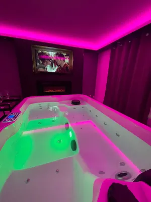 Image of ❤️Suite with Jacuzzi privé❤️ 20min from Fontainebleau