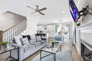 Image of Modern 4 BR\/2.5 Bath w\/wine & 5 mins to Light Rail