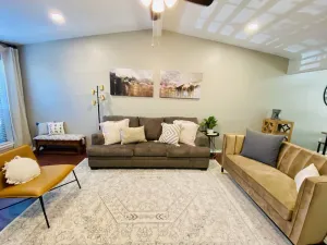 Image of *New* Welcome to the Cheerful 2 Bedroom Duplex