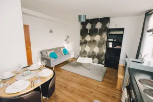 Image of Luxe Central King-Size Apt w\/ Wi-Fi & Free Parking