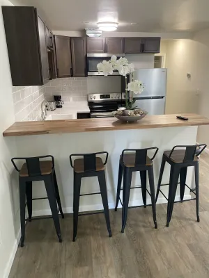 Image of Beauty one-bedroom apartment mins for downtown. In mid-town