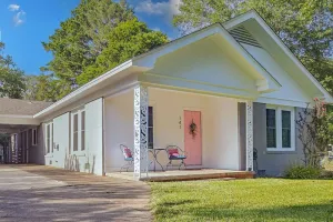 Image of The Pink Pine - 4 blocks to SFA * 3\/2 * King beds