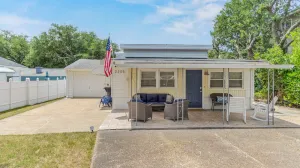 Image of Cozy Beach Cottage - Walking distance to the Beach!!