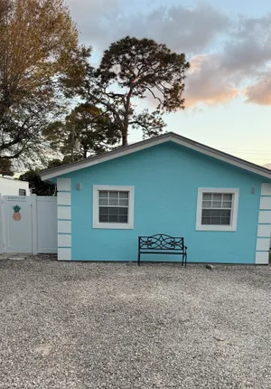 Image of Cozy Downtown Stuart Cottage. Bring your boat 1.3m from ramps beaches & downtown