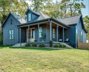 Image of *Main&Broad* Elegant 4 bedroom Downtown w\/parking