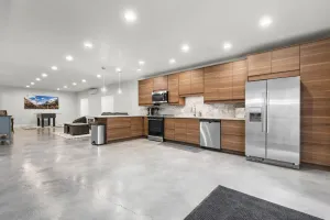 Image of Work remotely. Blazing fast WiFi, stocked kitchen, laundry. Great location.