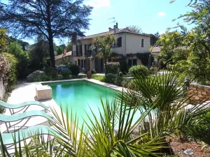 Image of Villa with swimming pool in Valbonne.
