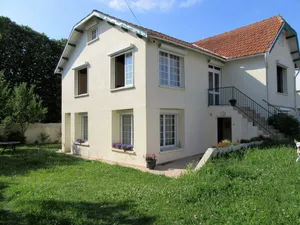 Image of Big house in the center of Marennes