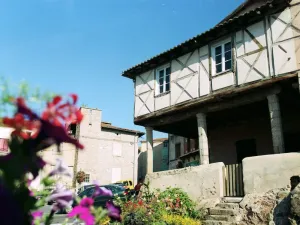Image of \"Charmant Apt 65m² au Cœur de Saint-Galmier - 2 Chambres, WiFi, Parking Gratuit\"