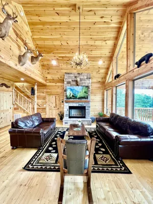 Image of Huge Mountains ⛰ Wheelchair Accessible, Sauna, Hot-tub, Pool table, Fire pit