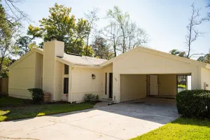 Image of Lakefront Cozy Executive family Home 3 bd\/ 2 ba\/2 car garage