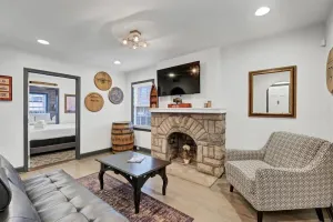 Image of The Chuckwick House - Sleeps 10 in Beds