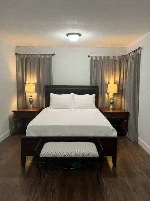 Image of The Oasis in Murray Hill - Centrally Located- sleeps 8-  WiFi-Cozy-Free Parking