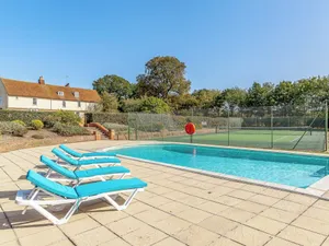 Image of 8 bedroom accommodation in Pattiswick, near Coggeshall