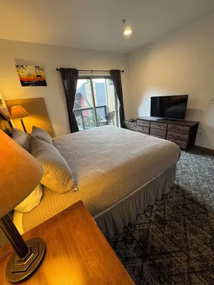 Image of 🗻🚵 Shared Roof Top Hot tub @ Silver Mtn 🥾 🏄‍♂️ en suite also listed